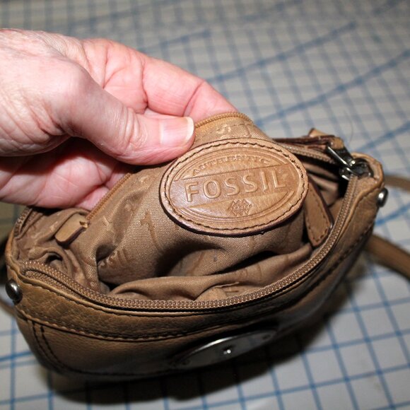 Fossil Tan Pebbled Leather Crossbody Bag - Picture 6 of 8